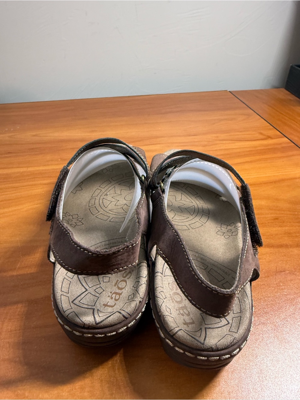 Taos Answer Sandals Women's Brown Leather Cushioned Insoles Strappy w8/39 - Picture 4 of 8